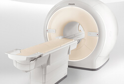 検査機器：MRI